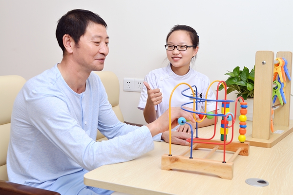 亲睦家课堂｜如何消除认知症患者“病耻感”_照料护理
